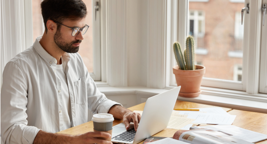Why to wear antiglare eyeglasses while working on laptop?
